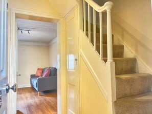 Interior - Ipswich City Centre Stay – 2BR 2BATH Flat for 6 Guests (Ipswich)