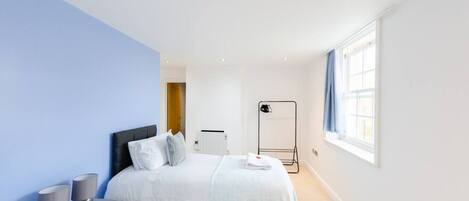 2 bedrooms, desk, iron/ironing board, free WiFi