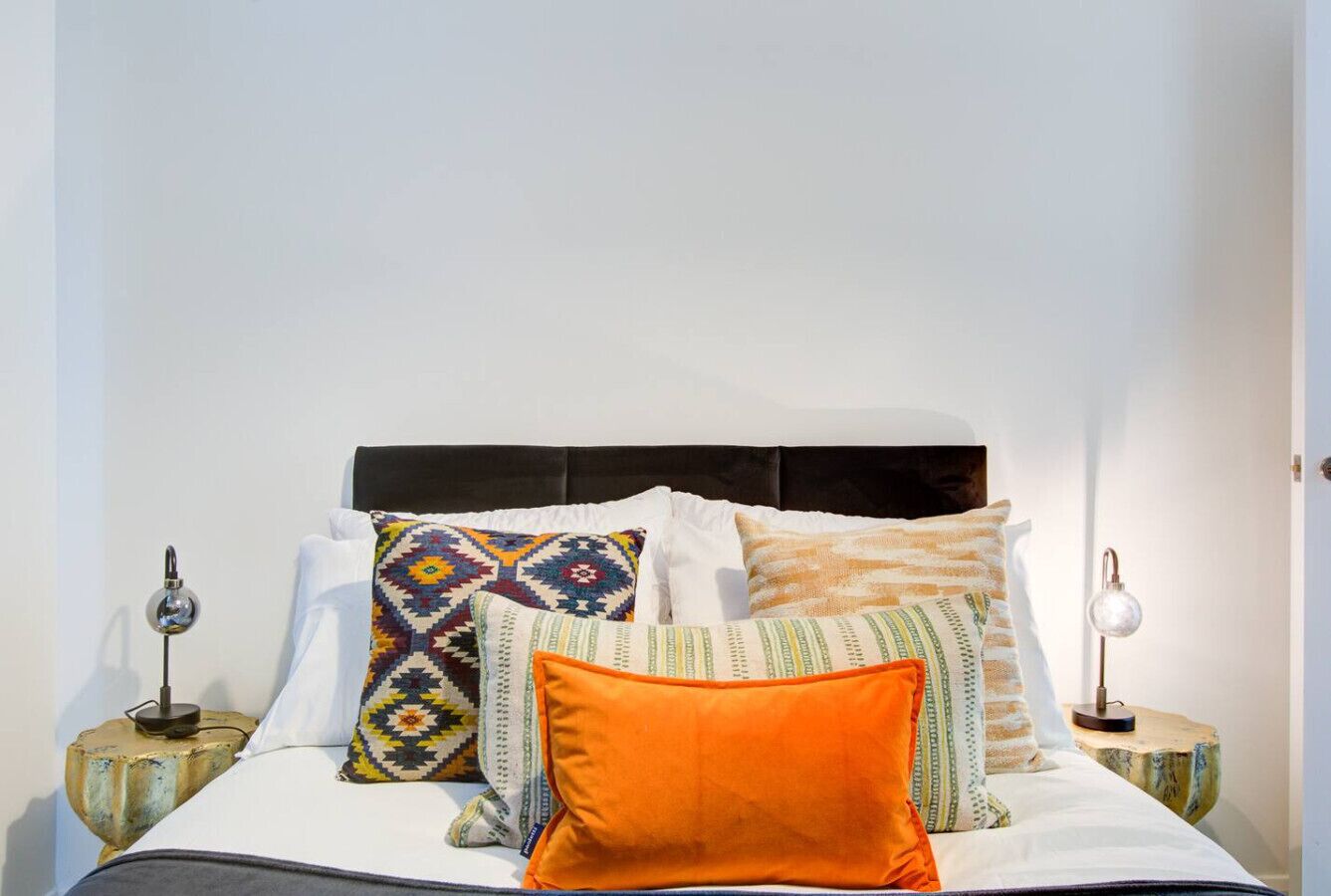 2 bedrooms, desk, iron/ironing board, WiFi