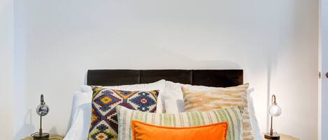 2 bedrooms, desk, iron/ironing board, WiFi