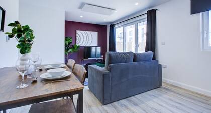 Penny Place Retreat – Central 2BED 2BATH by Station + Free Parking