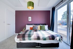 2 bedrooms, desk, iron/ironing board, WiFi