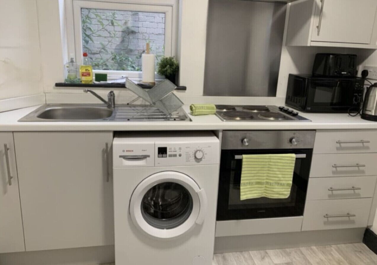 Kylskåp, mikrovågsugn, ugn och spishäll