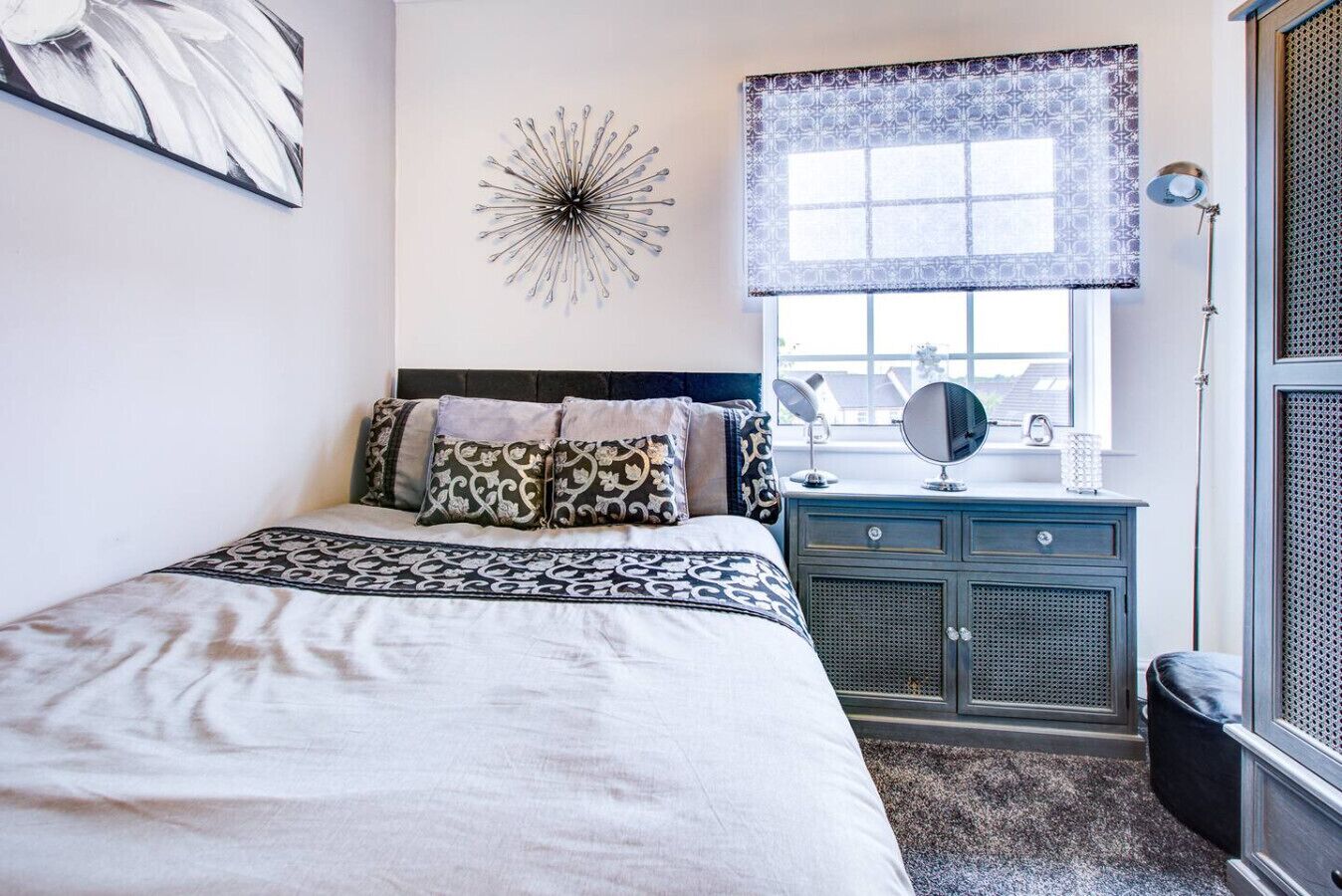 2 bedrooms, desk, iron/ironing board, WiFi