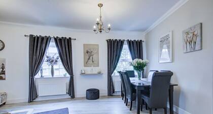 Charming 2BR Flat in the Heart of Waltham Abbey