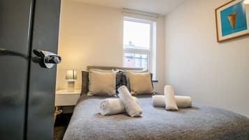 1 bedroom, desk, iron/ironing board, WiFi