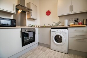Fridge, microwave, oven, stovetop - Cozy 1BR flat nestled in the heart of Sunderland (Sunderland)