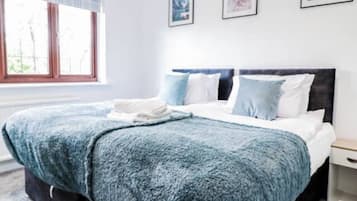 3 bedrooms, desk, iron/ironing board, WiFi