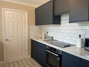Fridge, microwave, oven, stovetop - Vibrant 3BR Coastal Haven near South Shields Beach (Tyne and Wear)