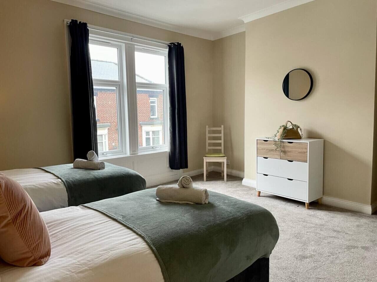 3 Schlafzimmer, Schreibtisch, Bügeleisen/Bügelbrett, WLAN