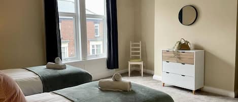 3 bedrooms, desk, iron/ironing board, WiFi