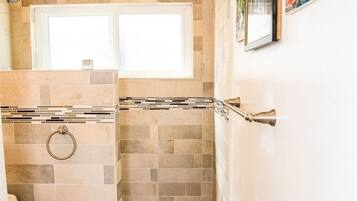 Kondominium, 1 kamar tidur | Kamar mandi