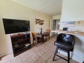 Condo, 1 phòng ngủ | Nội thất
