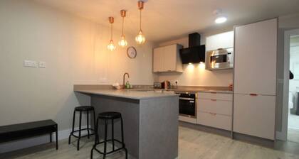 Charming Modern 2BR Flat in Central Preston