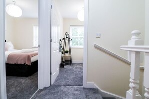 3 Schlafzimmer, Schreibtisch, Bügeleisen/Bügelbrett, WLAN