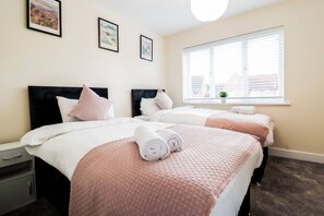 3 bedrooms, desk, iron/ironing board, WiFi