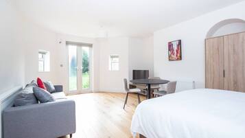 1 bedroom, desk, iron/ironing board, WiFi