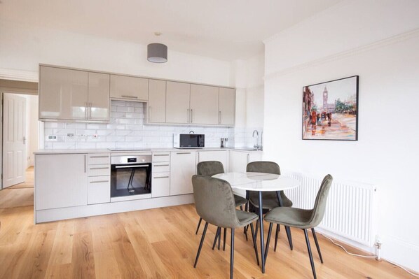 Dining - 2BR Seaside Sanctuary in St Leonards on Sea Flat 5 (Hastings)