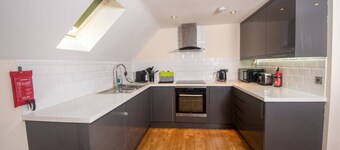 Newly Renovated Sanctuary for 4 in Charlotte House