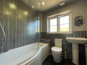 Hair dryer - 4BR 2BATH Home in Colchester Perfect for Big Group (Colchester)