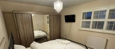 4 多间卧室、办公桌、熨斗/熨衣板、WiFi