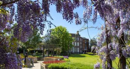 Colchester Retreat: 4BR 2BATH Ample Street Parking