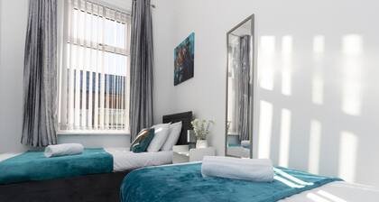 Newly Renovated 3BR House near hospital & uni