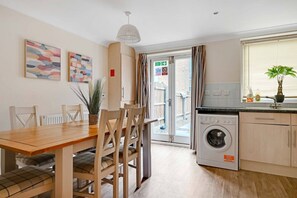 Dining - Harland Haven: Spacious 4BR House in Ipswich (Ipswich)