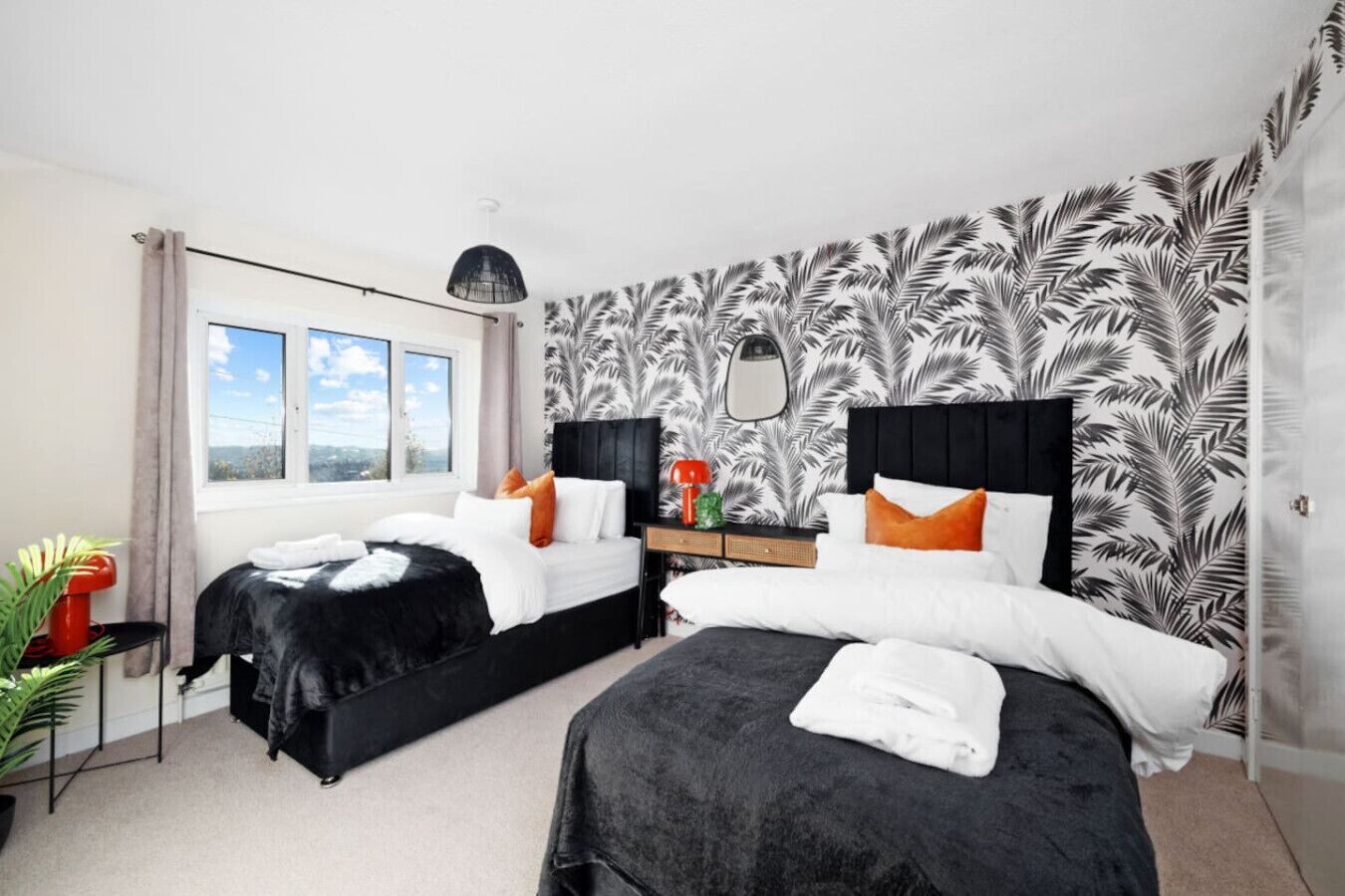 3 bedrooms, desk, iron/ironing board, WiFi