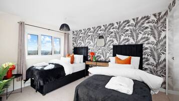 3 bedrooms, desk, iron/ironing board, WiFi