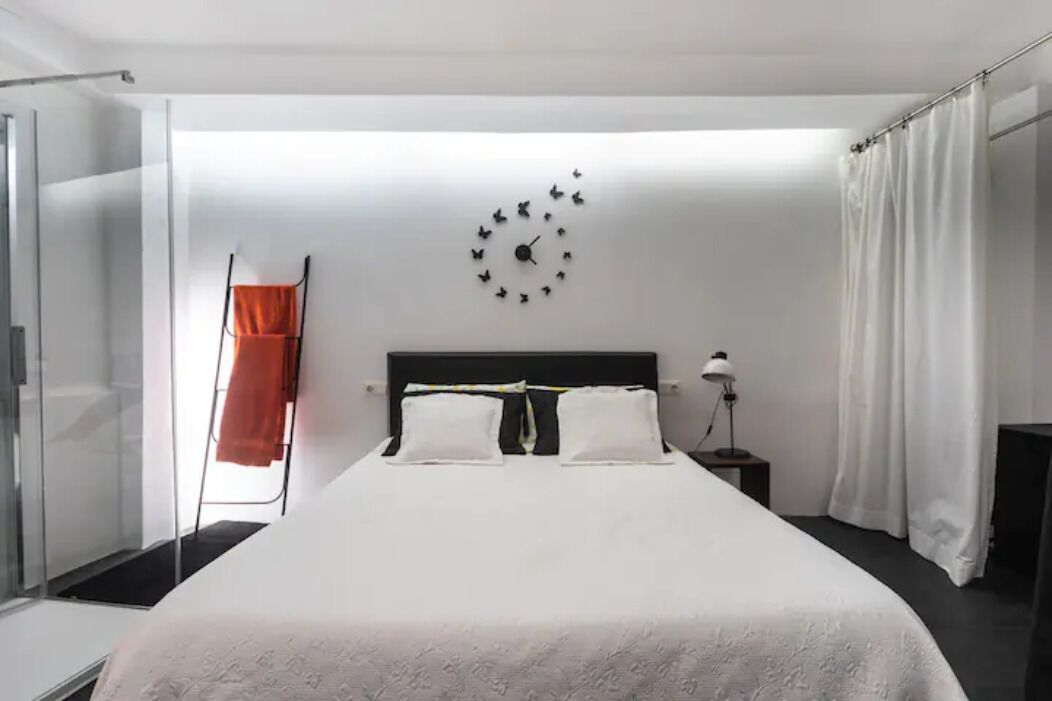 2 bedrooms, iron/ironing board, bed sheets