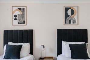 3 Schlafzimmer, Schreibtisch, Bügeleisen/Bügelbrett, WLAN