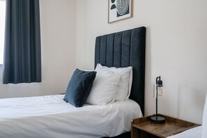 3 bedrooms, desk, iron/ironing board, WiFi