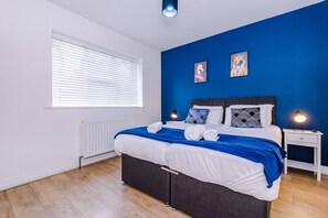 3 bedrooms, desk, iron/ironing board, WiFi