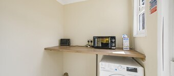 The Ipswich Snug Spacious 3BR Retreat FREE Parking