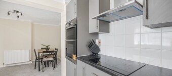 The Ipswich Snug Spacious 3BR Retreat FREE Parking