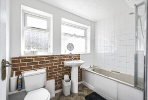 Hair dryer - The Ipswich Snug Spacious 3BR Retreat FREE Parking (Ipswich)