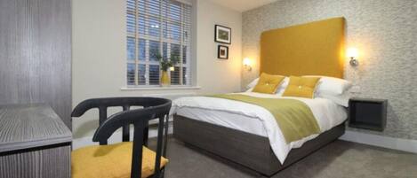 2 Schlafzimmer, Schreibtisch, Bügeleisen/Bügelbrett, WLAN