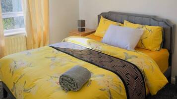 2 bedrooms, desk, iron/ironing board, travel cot