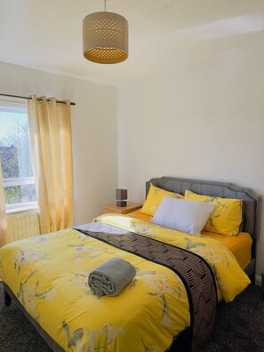 2 bedrooms, desk, iron/ironing board, travel crib