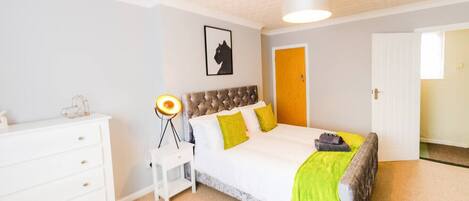 1 chambre, bureau, fer et planche à repasser, Wi-Fi gratuit