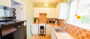 4 Bed - 2 Baths 1 Walk in Shower Lots of Parking