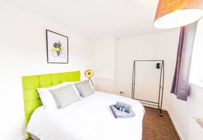 4 bedrooms, desk, iron/ironing board, free WiFi