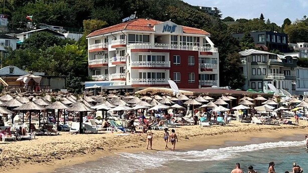 A hotel with multiple floors, balconies, and a red roof. - Hotel NOY (Varna)