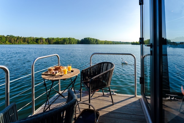 Daily continental breakfast (EUR 18.75 per person)