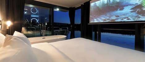 Svit Panoramic | Arbetsyta för laptop, mörkläggningsgardiner och gratis wi-fi