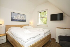 4 Schlafzimmer, Schreibtisch, WLAN