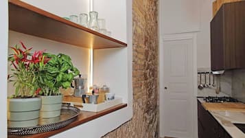 KĂŒhlschrank, Mikrowelle, Ofen, Herdplatte