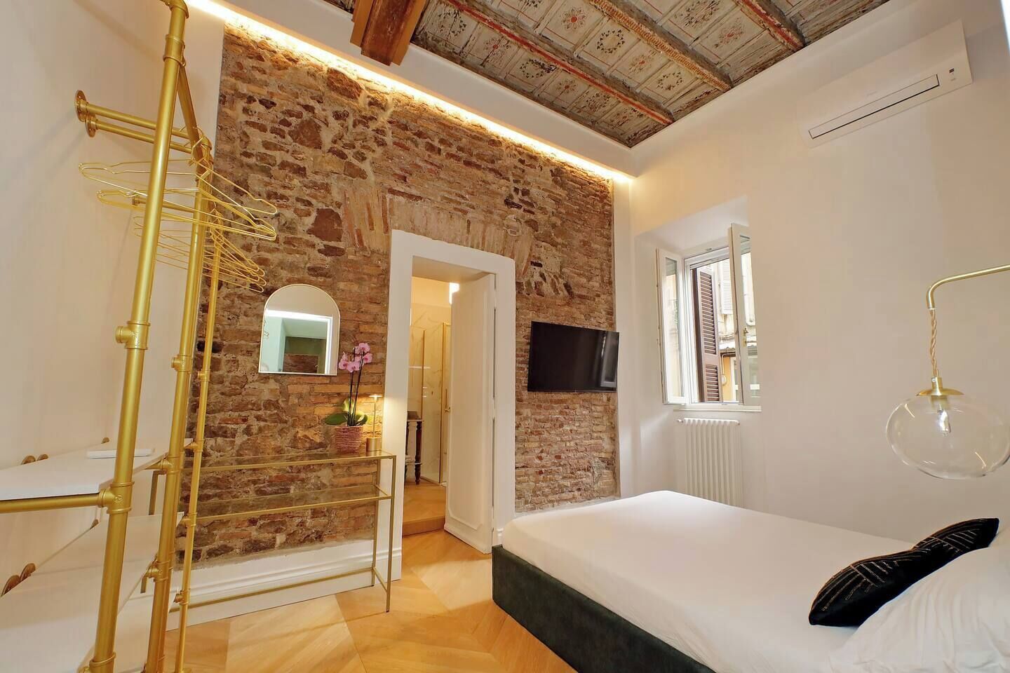 3 soveværelser, pengeskab på værelset, strygejern/strygebræt