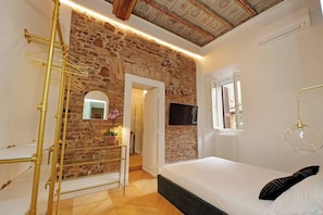 3 soverom, safe på rommet, strykejern/-brett og reiseseng for barn